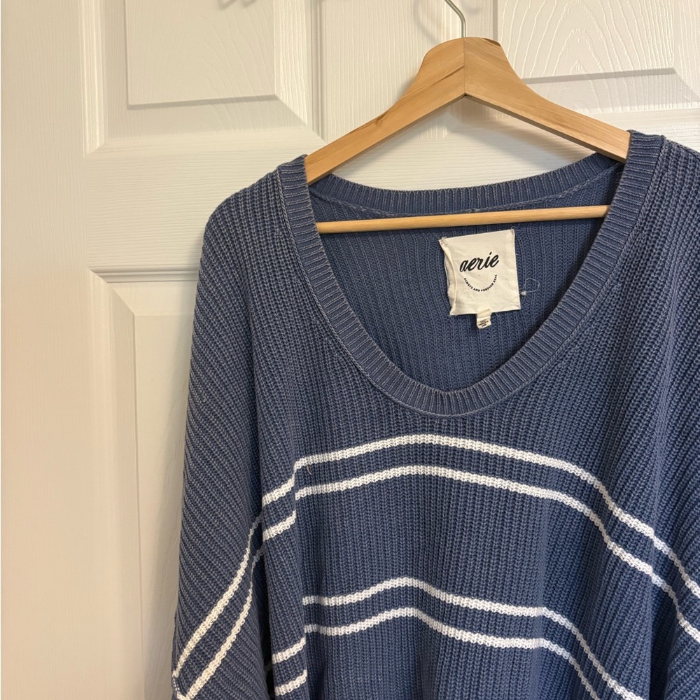 Aerie Blur and White V-Neck Sweater - Picture 3 of 5